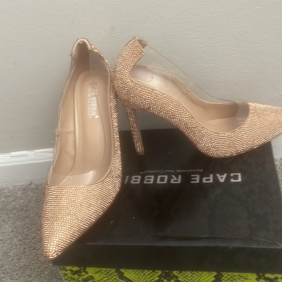 Heels - Picture 3 of 5